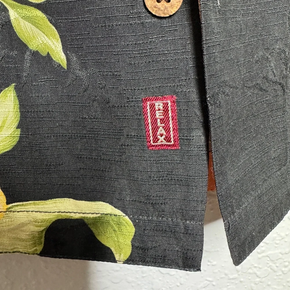 Tommy Bahama Men's black silk Hawaiian‎ Shirt multi color floral accents Small